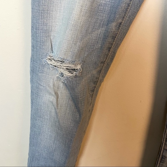 Abercrombie Light Wash Distressed Skinny Jeans Size 2 - Picture 5 of 12